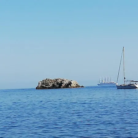 Reggio Seaview Apartment *
